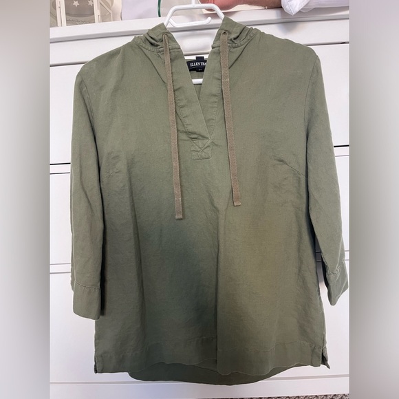 Light weight waiter sleeve shirt with hood and drawstring - Picture 2 of 3